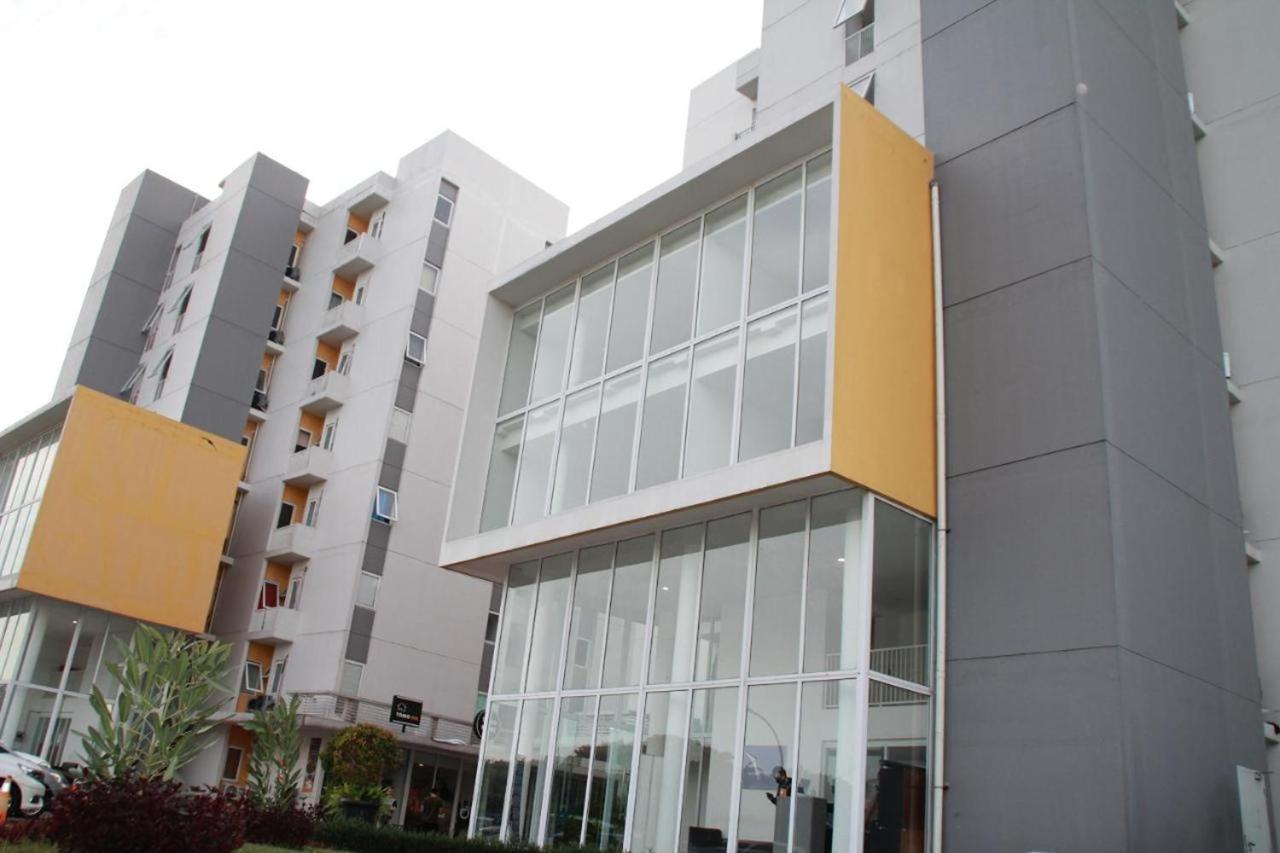 Barata Hotel Near Bandara Soekarno Hatta Tangerang Exterior foto